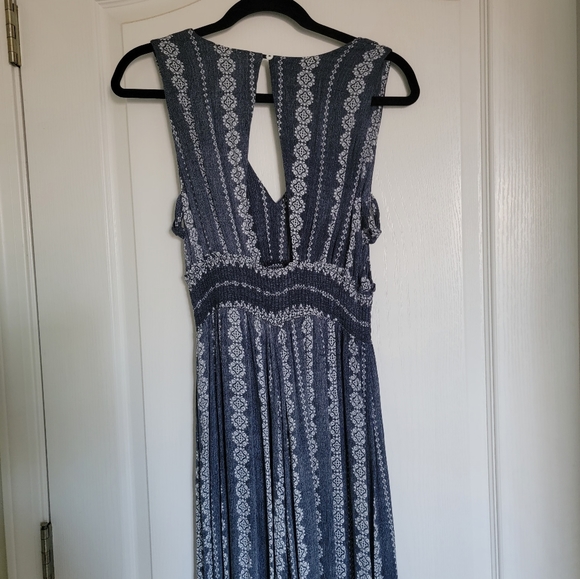 Hem & Thread Romper - Picture 4 of 5